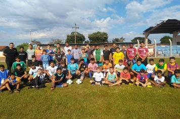 Escolinha de futebol de campo é iniciada em Sabáudia