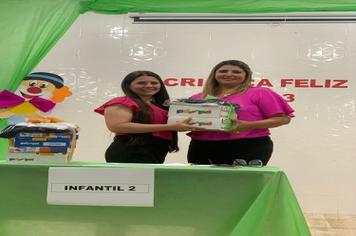 CMEI Criança Feliz entrega de uniformes escolares