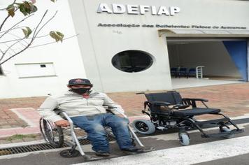 Sabaudiense recebe cadeira de rodas motorizada