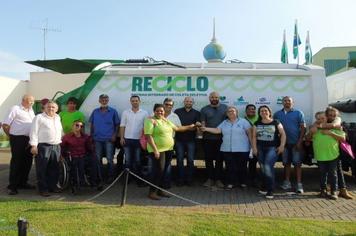 Sabáudia ganha caminhão coletor de material reciclável