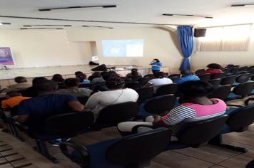 Grupo de artesãs participam de work shop