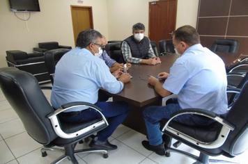 Representante da SEAB visita município