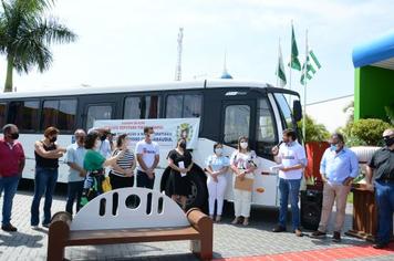 Sabáudia recebe ônibus 0 KM para Educação