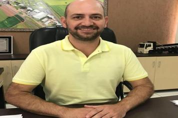 Prefeito Hugo Manueira concede auxílio-alimentação à servidores municipais