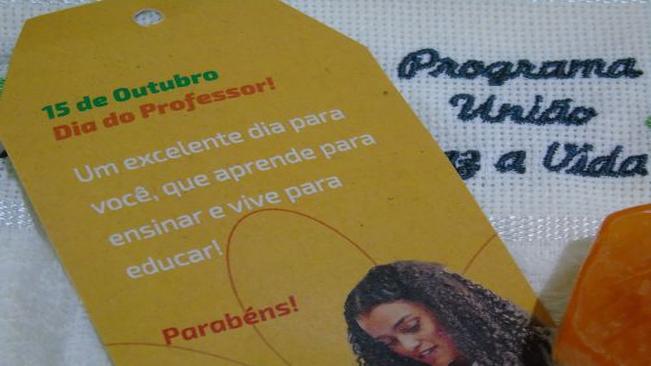 Sicredi presenteia professores