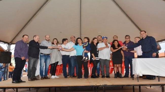 Sabáudia entregou nesta tarde de sexta-feira (14), 163 moradias populares  para famílias do município