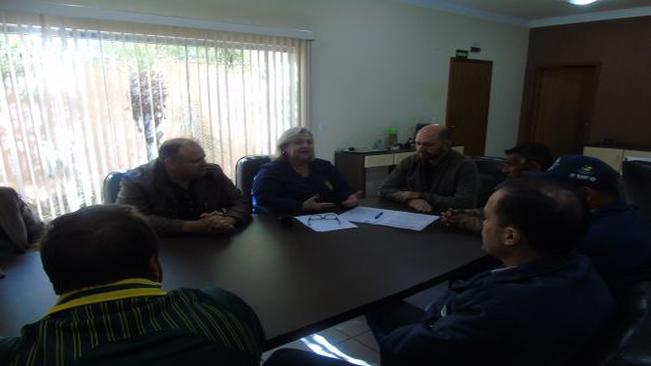 Prefeito sanciona leis juntamente com a população