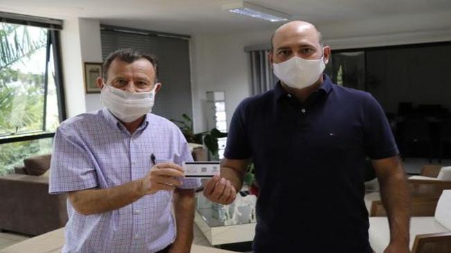 Sabáudia recebe cartões do Programa Comida Boa