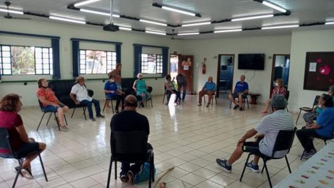 Idosos frequentam Oficinas no CCI