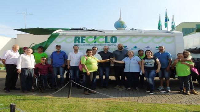 Sabáudia ganha caminhão coletor de material reciclável